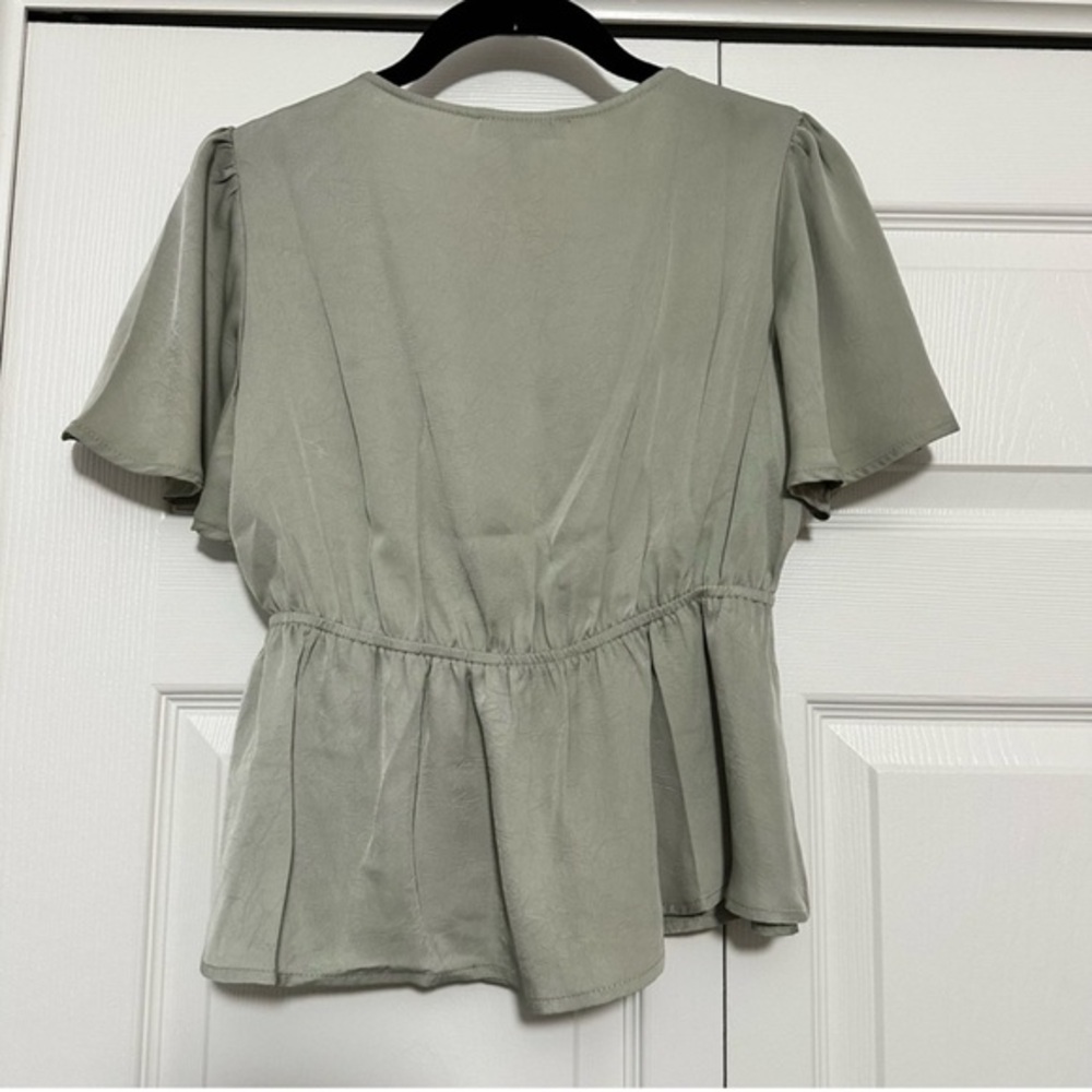 Miou Muse Cropped Peplum Blouse Top in Sage Size Small VGUC - Picture 3 of 6